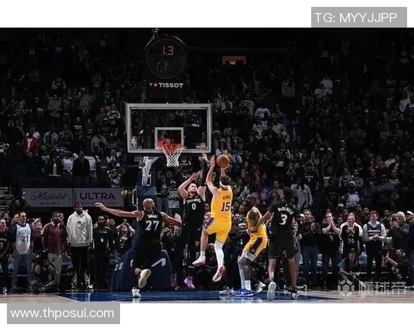 雷迪克：降低姿态张开双臂防守效果更好 里夫斯做得非常好！