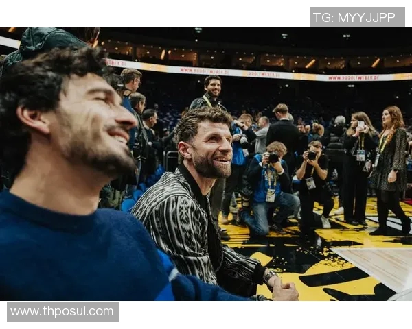 头号男友粉！WNBA球星里斯本土看不过瘾 还到欧洲看柏林赛